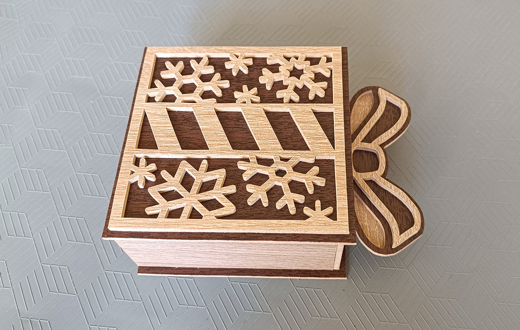 C268-Christmas Box Scroll Saw Pattern - Alex Fox Patterns