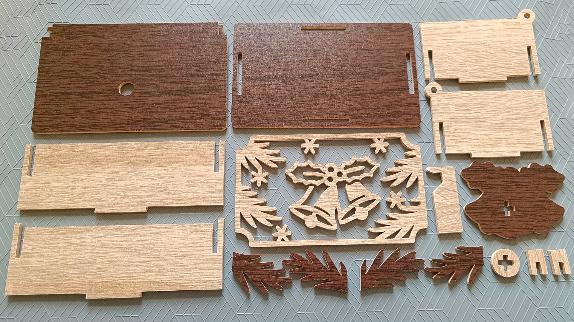 C272-Christmas Box Scroll Saw Pattern - Alex Fox Patterns