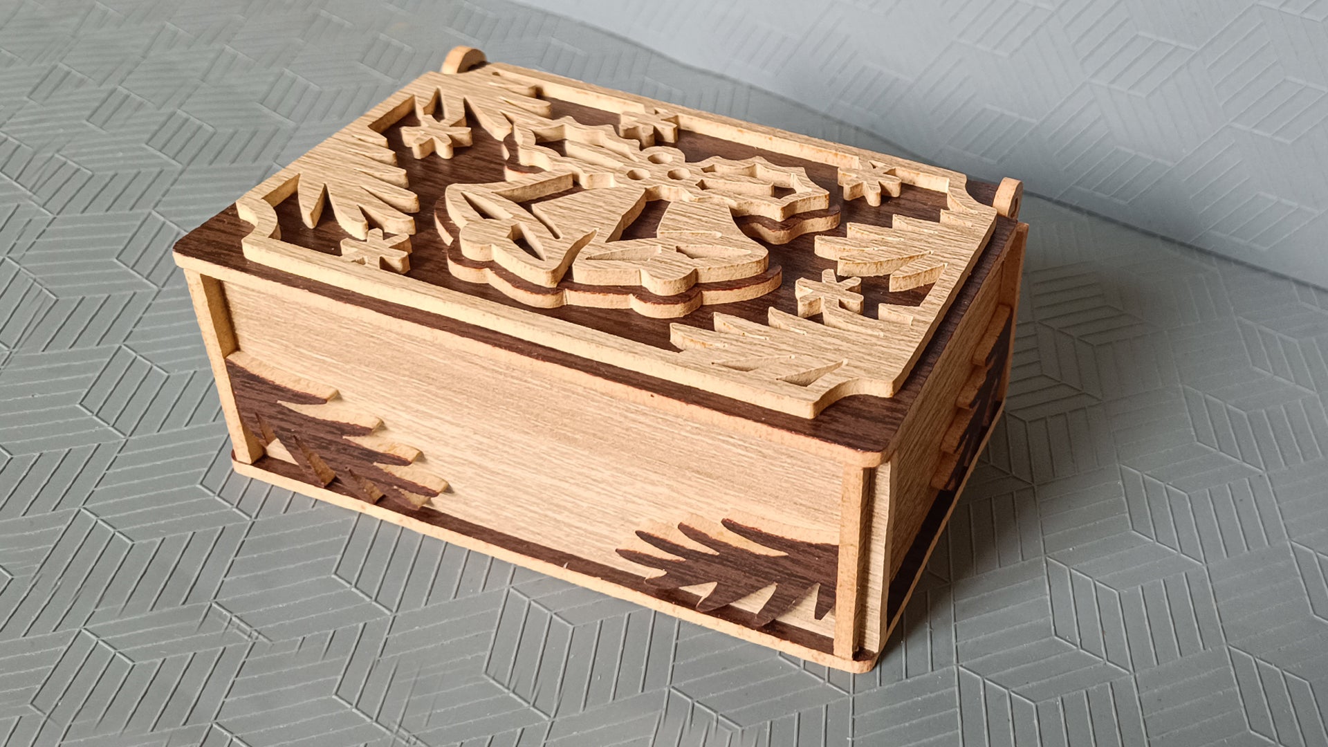 C272-Christmas Box Scroll Saw Pattern - Alex Fox Patterns