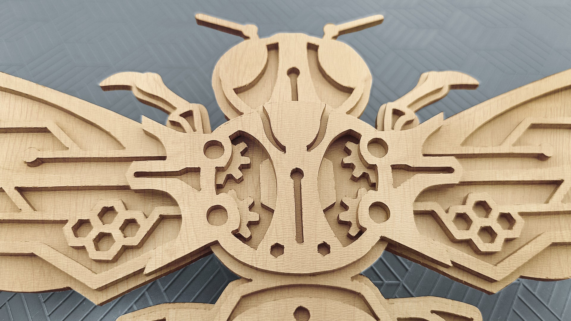 C279-Mechanical Bee Layered Scroll Saw Pattern - Alex Fox Patterns